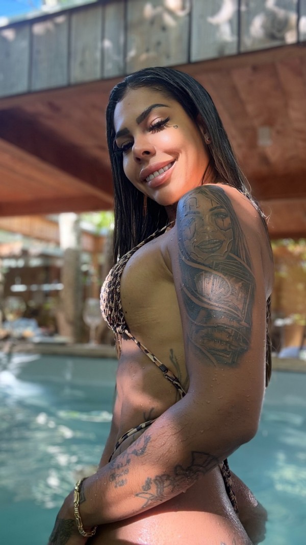 RUBIA BRASILEÑA BRONCEADA