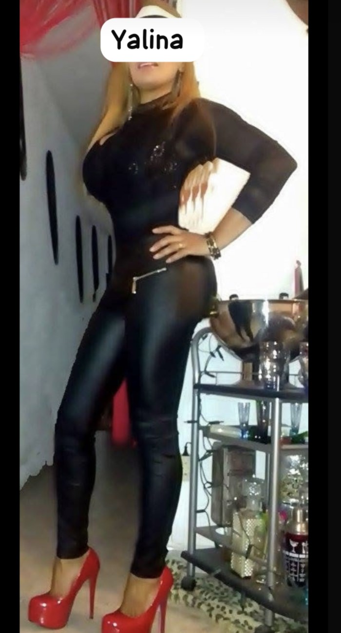 Yalina espectacular rubia exótica madura Ruvia