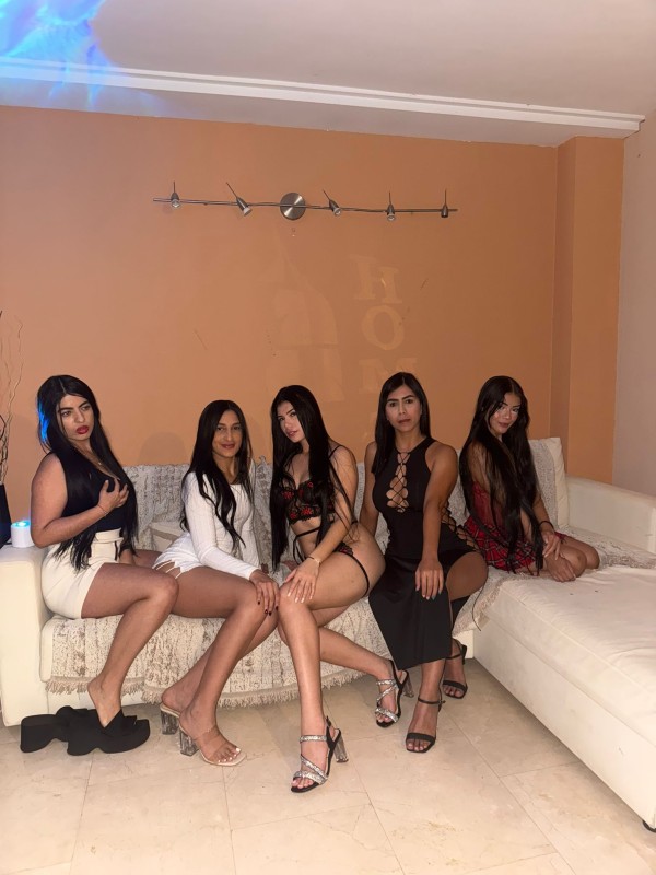 AMIGAS CALIENTES EN PLAYA D´EN BOSSA HERMOSAS LATINAS ¡TE ESPERAMOS!