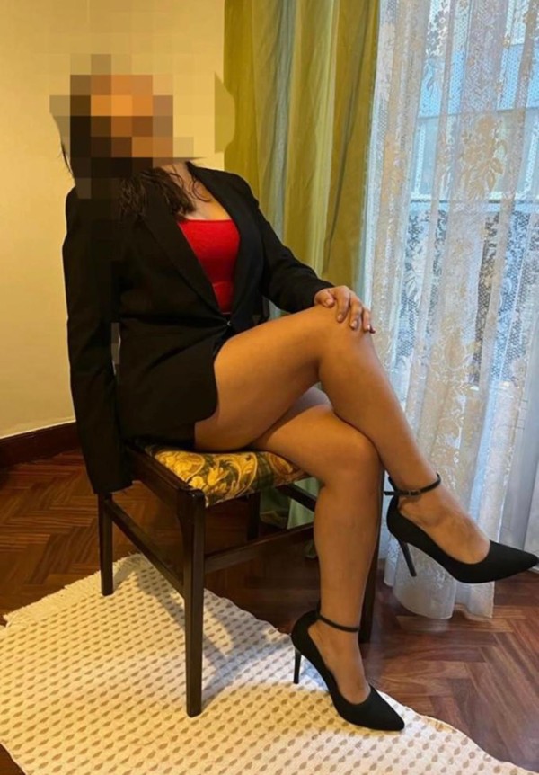 LAURA 30 AÑOS ,SENSUAL Y MUY DESEADA…