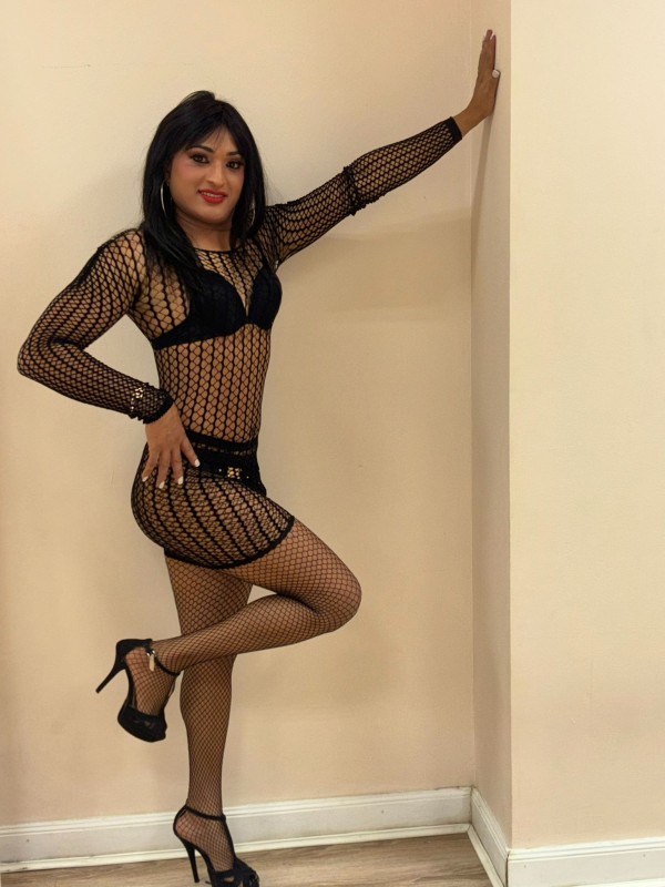 Mikaela muy fetichista fiestera sexo a top corridas garantizada