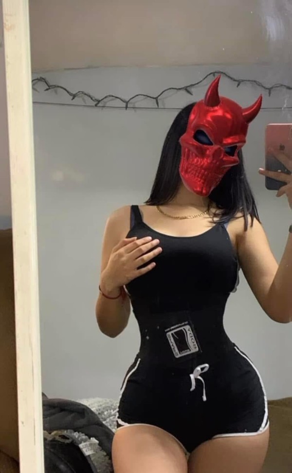 Claudia latina joven y fiestera, me gustan las aventuras nuevas