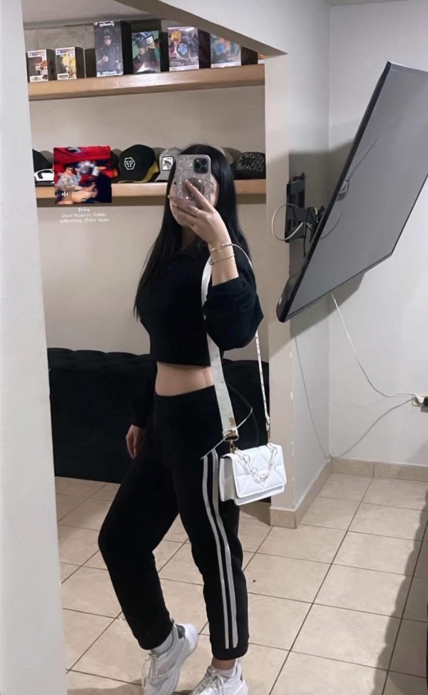 Claudia latina joven y fiestera, me gustan las aventuras nuevas