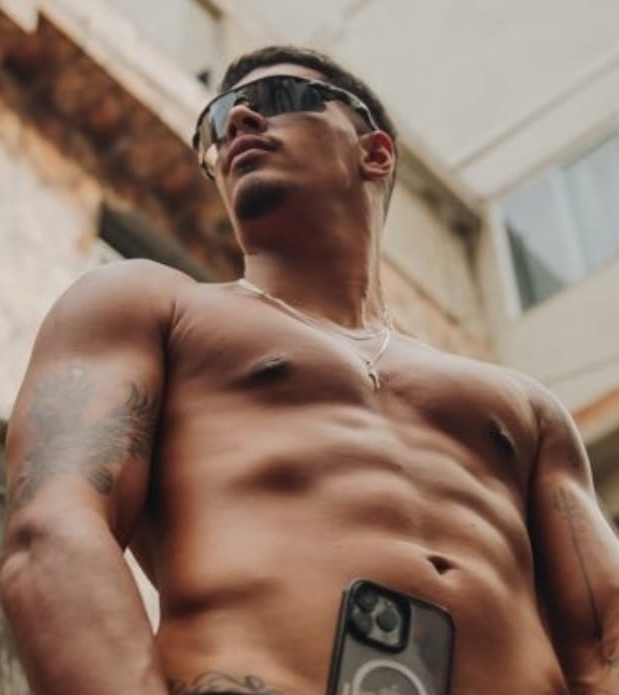 NOVEDAD, pollón cuerpo fibrado. FOLLAMOS AHORA?