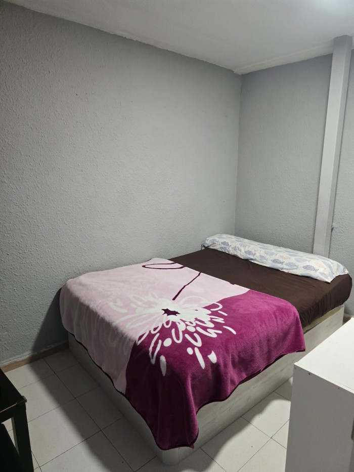 Se alquilan habitaciones sólo chicas