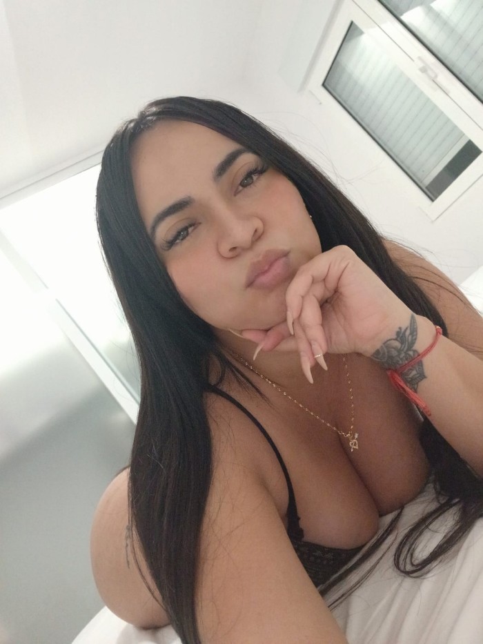 IMPLICADA GUARRA Y MUY COMPLACIENTE