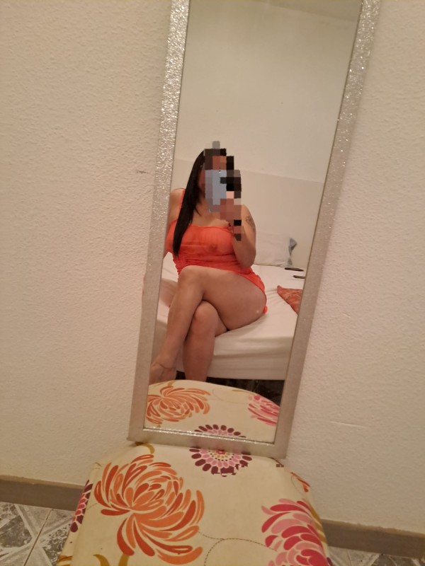 Totana Camila cariñosa educada discreta jovencita