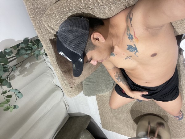 Chico masculino , dispuesto hacerte pasar un momen