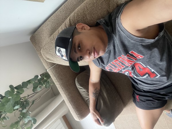 Chico masculino , dispuesto hacerte pasar un momen