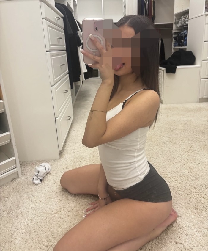 MASAJISTA EROTICA DELGADA SLIM EROTIC MASSAGE THER