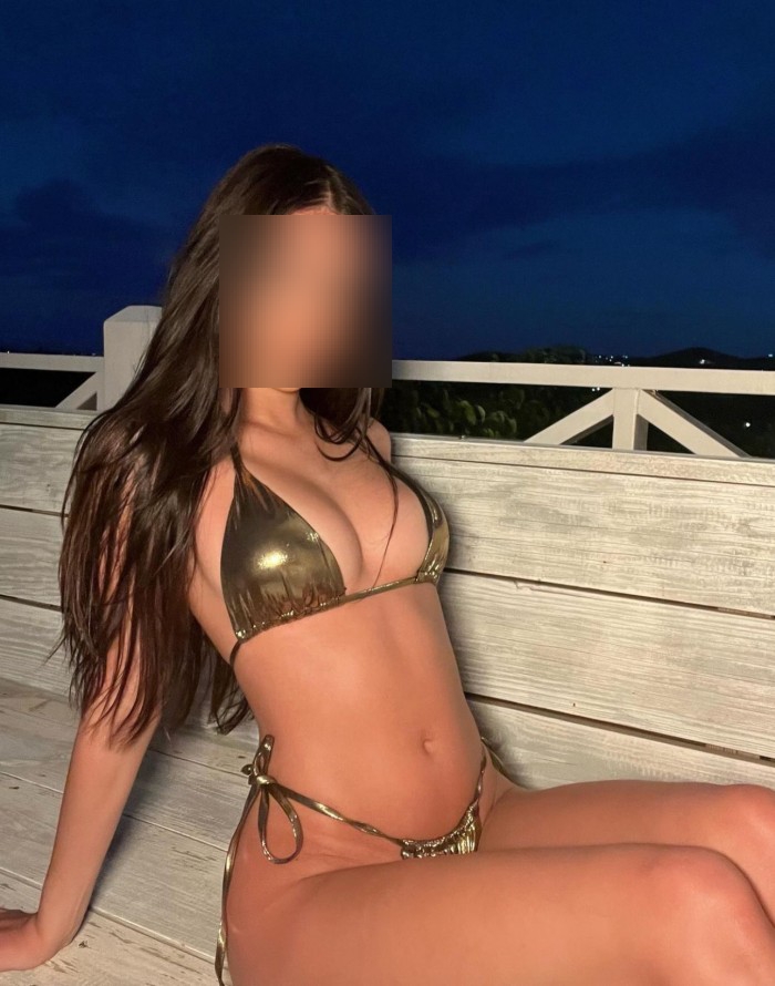 Universitaria elegante discreta llámame