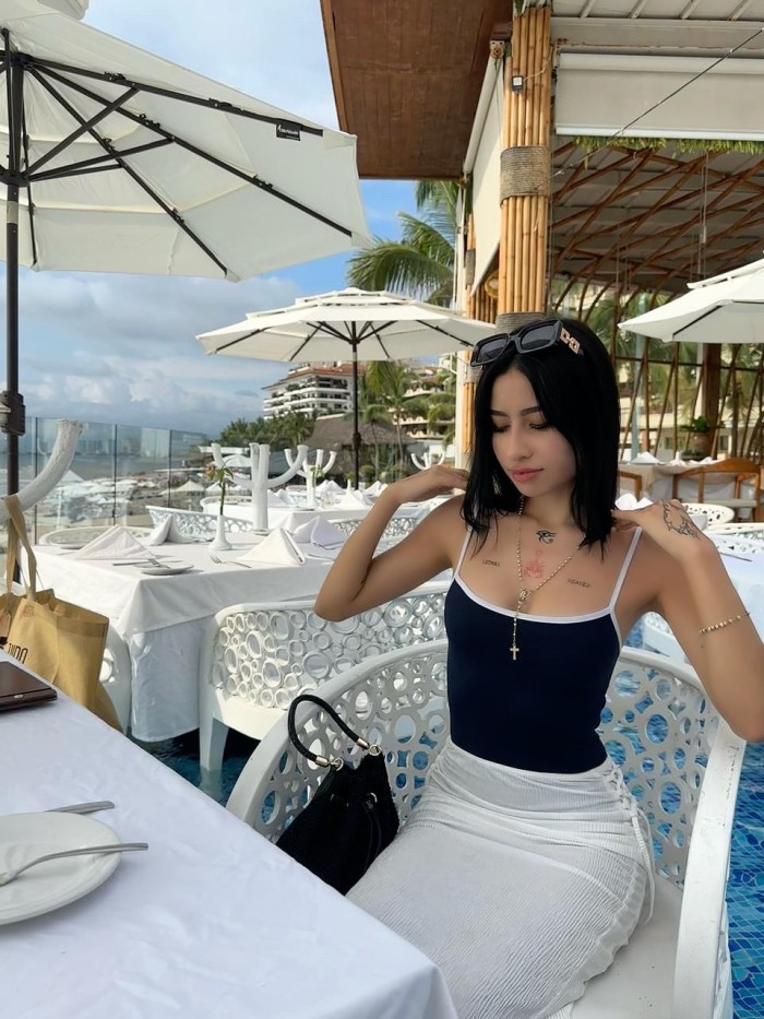 ABRYL DOMÍNGUEZ ️NOVEDAD Y ESTILO EN VITORIA