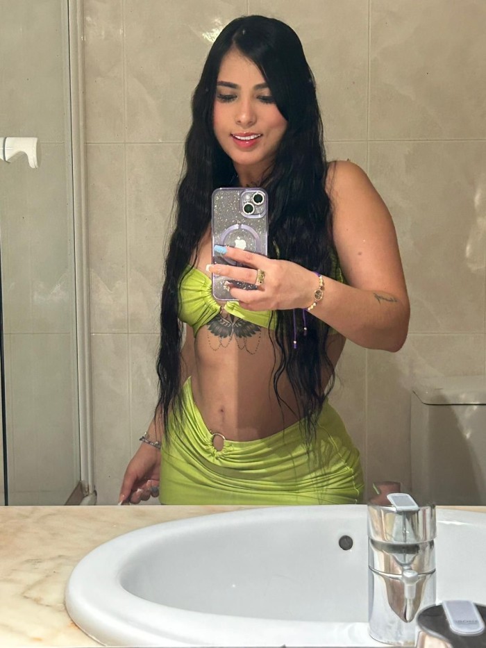 Amiguitas implicadas fiesteras en Mallorca