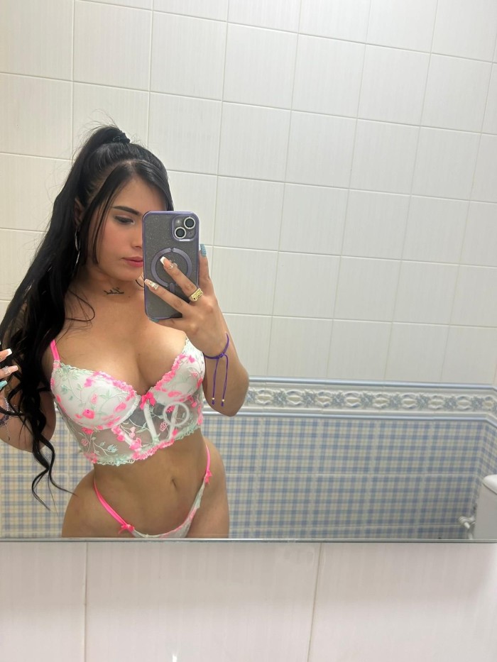 Amiguitas implicadas fiesteras en Mallorca