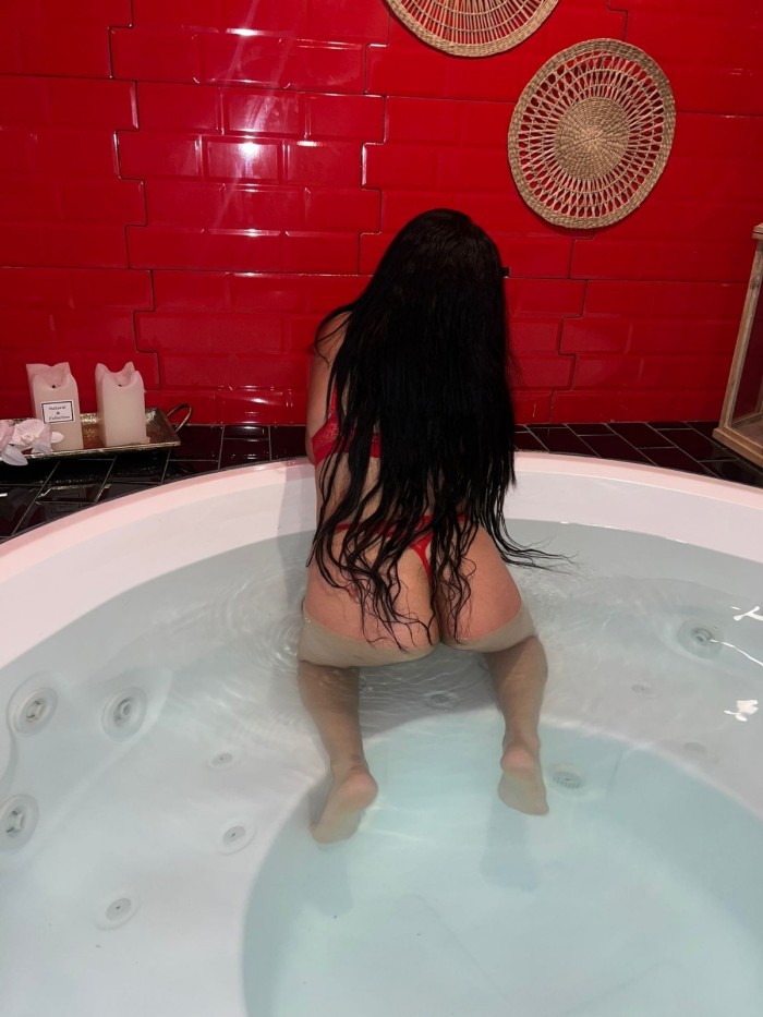 VENEZOLANA EXPERTA EN DARTE LO QUE EN CASA NO