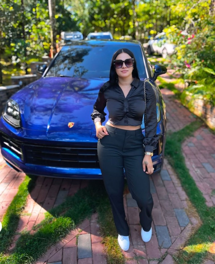 UNA HERMOSA CHICAA MUY AUTENTICA Y DIVERTIDA