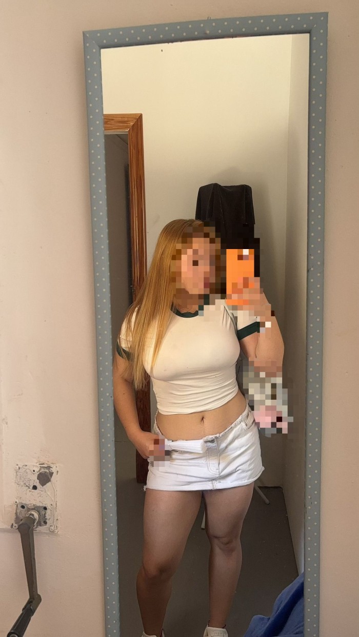 CHICA CALIENTE Y DE COÑO APRETADO