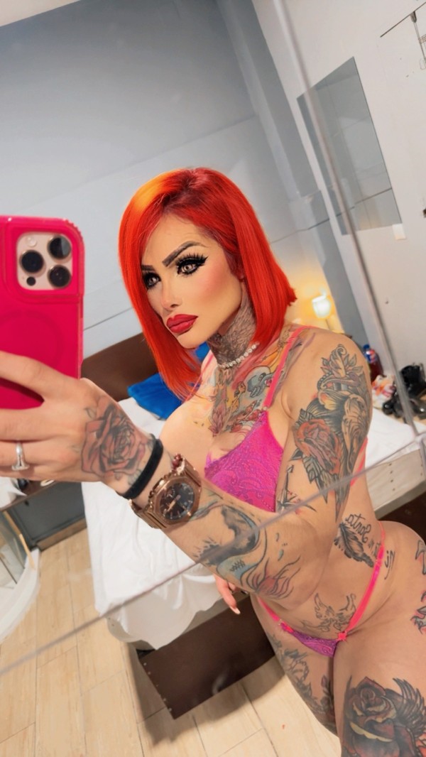 Latina recién llegada por primera vez peli roja candente