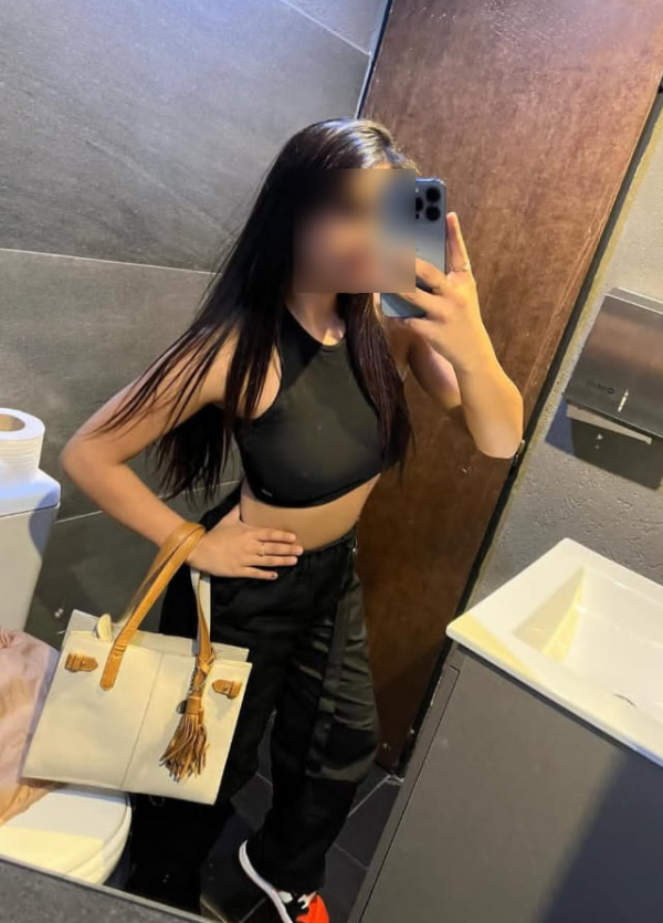 pequeñita Manejable ,conmigo te sentirás atraída trato de Novios