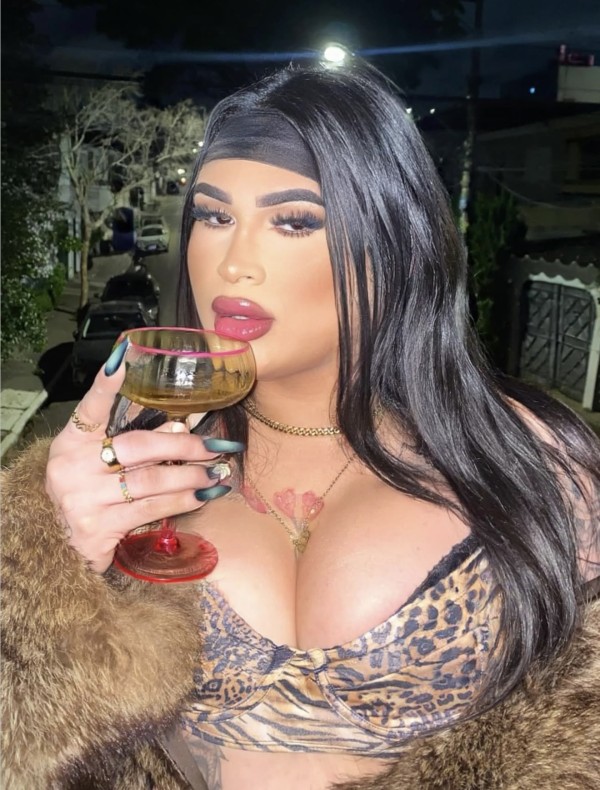 Dominante y Perversa  Bella transexual TETONA y VICIOSA