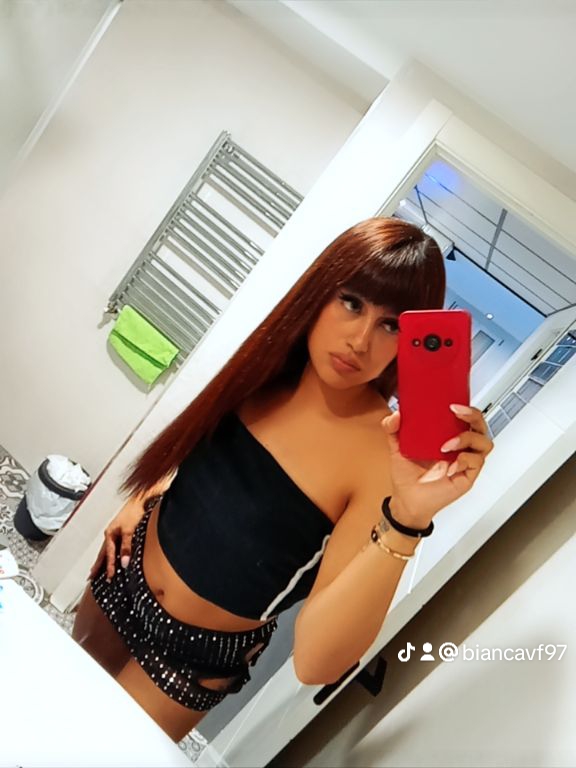 Chica trans Súper Guarra y fiestera