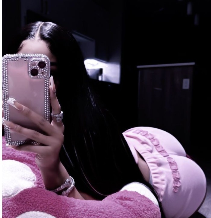 NATURAL Y HERMOSA LATINA ME ENCANTA SEXO FRASES