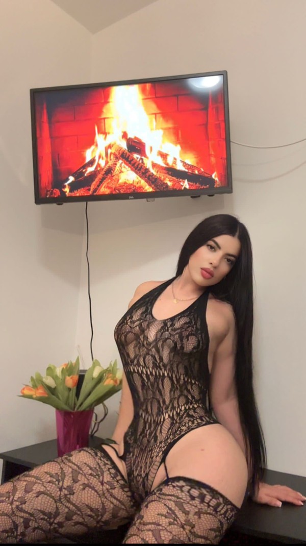 SARA. ¡QUIERO QUE ME FOLLES RICO HASTA NO PODER MÁS!