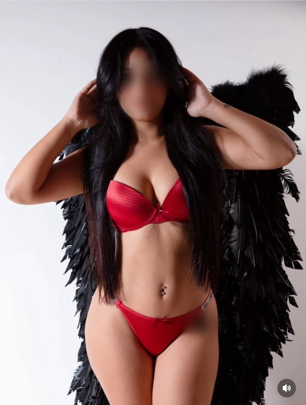 Dana JOVENCITA de 28años ATRACTIVA muy cariñosa