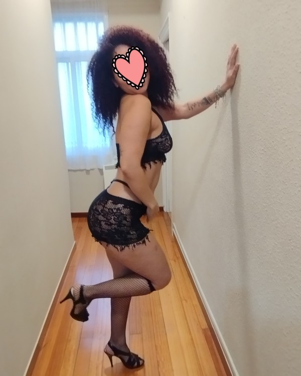 Veinteañera encantadora fiestera cañera