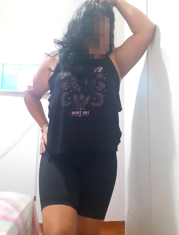 COLOMBIANA MADURITA 42 AÑOS