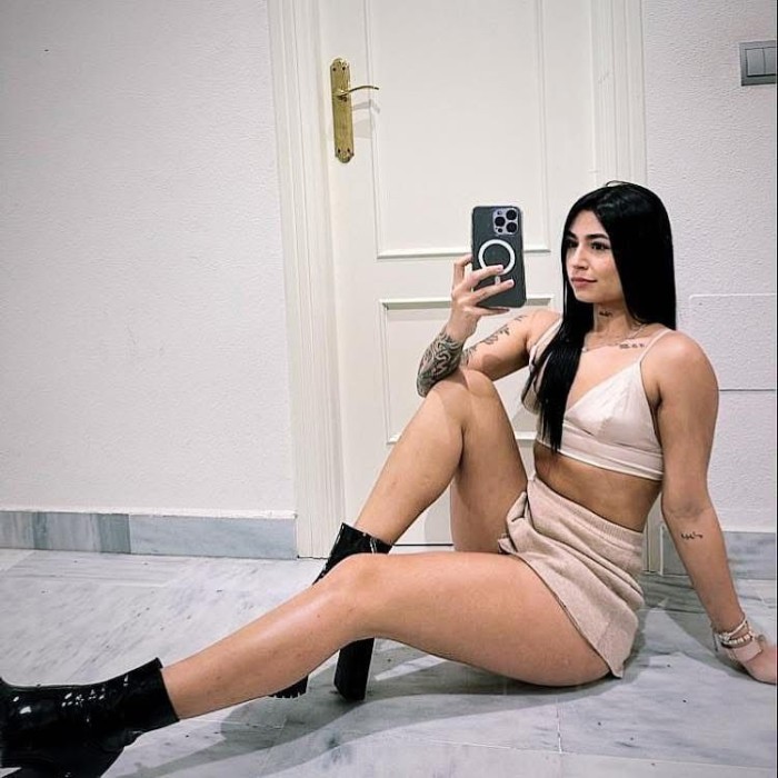 NOVEDAD CHICA CALIENTE MI CUERPO ES PURO FUEGO 24H