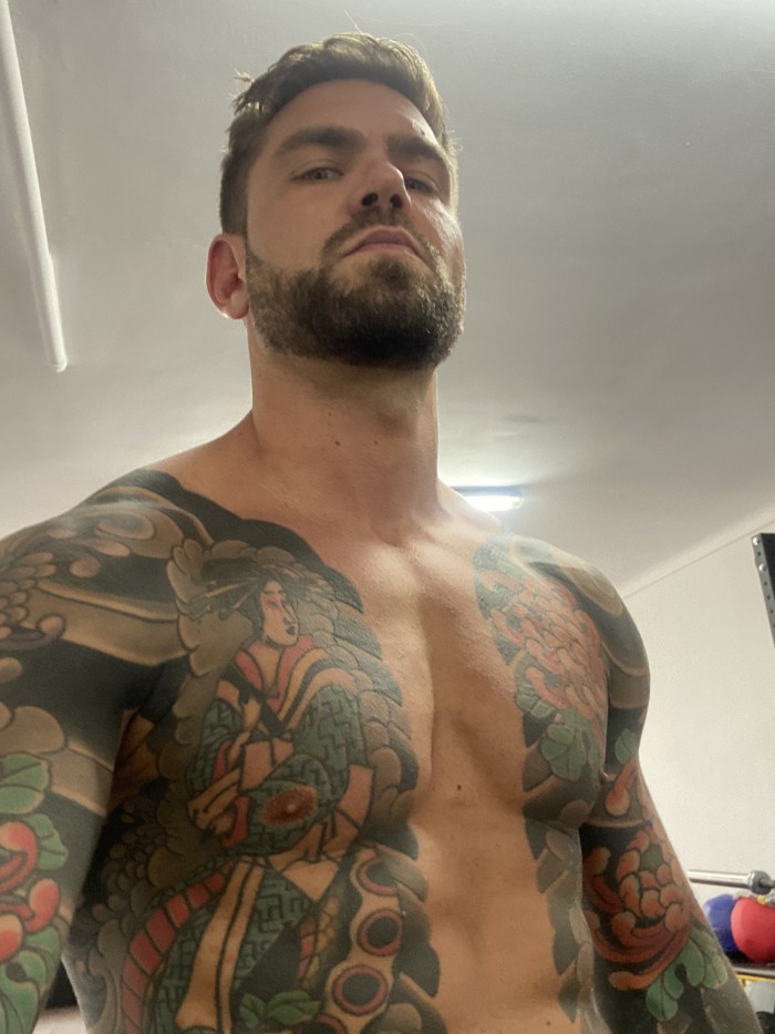 ACTOR PORNO EXTREMO XXX