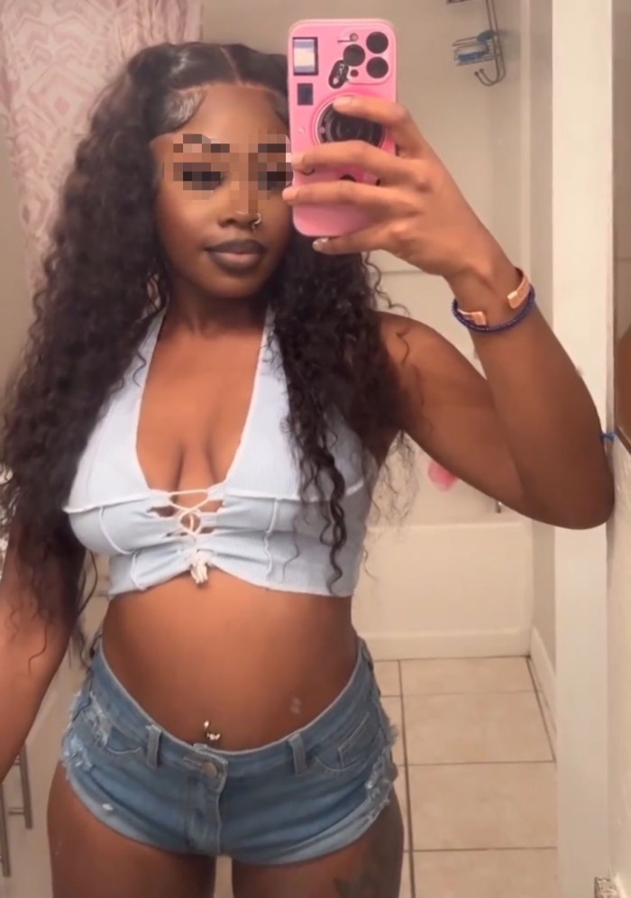 Implicada bien fiestera besos  garganta profunda