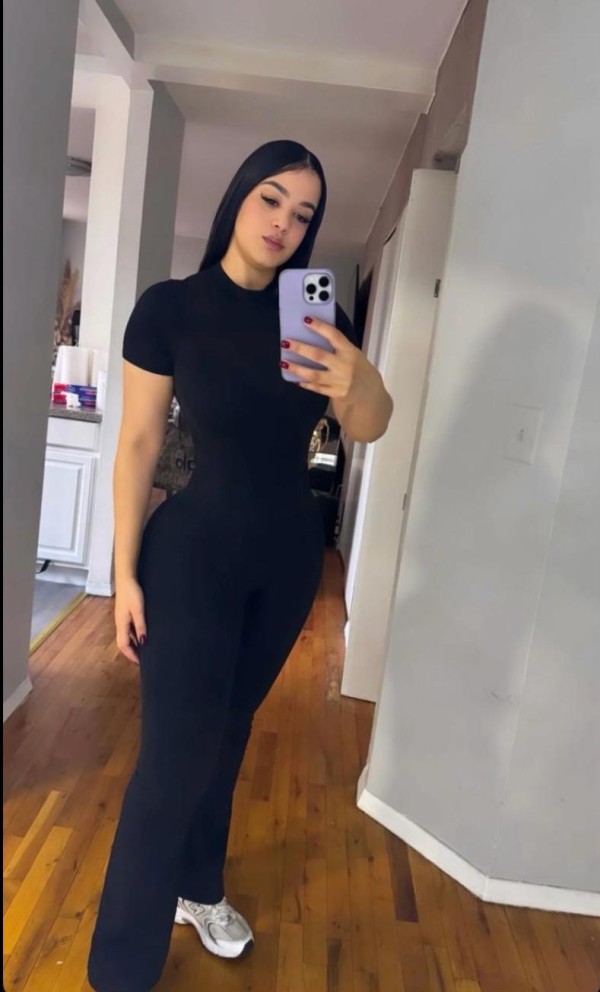 JOVEN EXOTICA DE MENTE ABIERTA