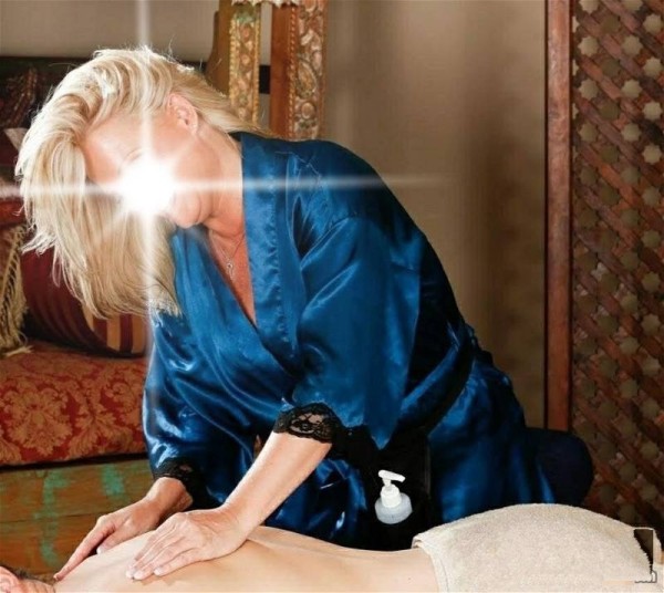 Masajes relajantes y sensitivos en camilla~Madura española~Speak English