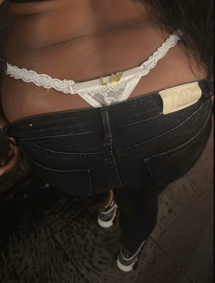 NOVEDAD EN BARAKALDO JOVENCITA CARIÑOSA FIESTERA