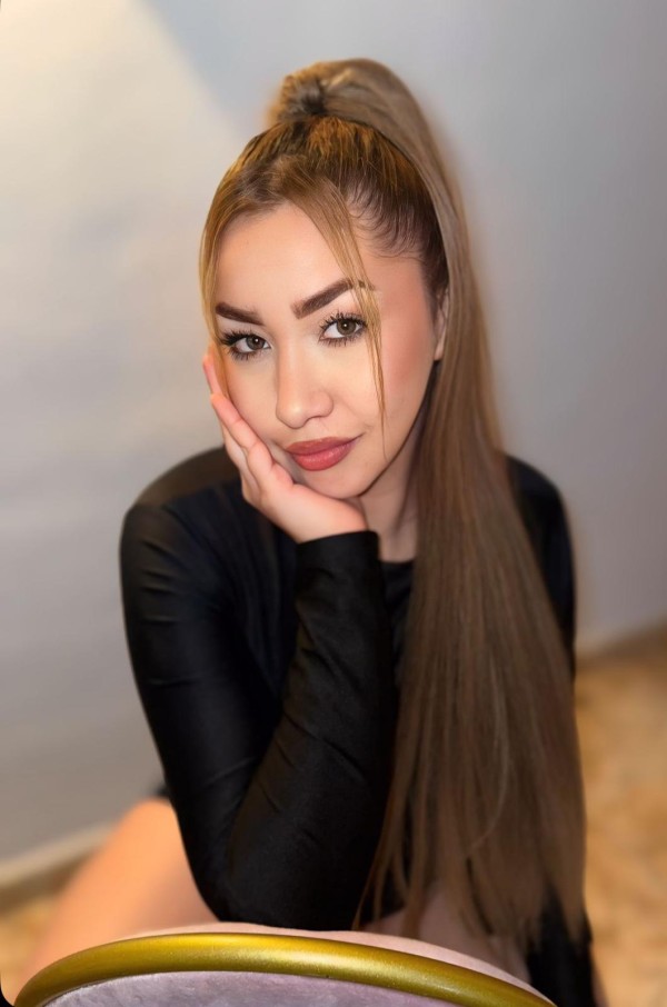 Daniela 19 años, MORBOSA y MUY juguetona..!!!