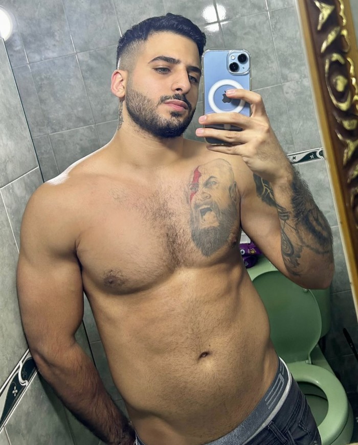 POLLÓN MORBOSO CALIENTE