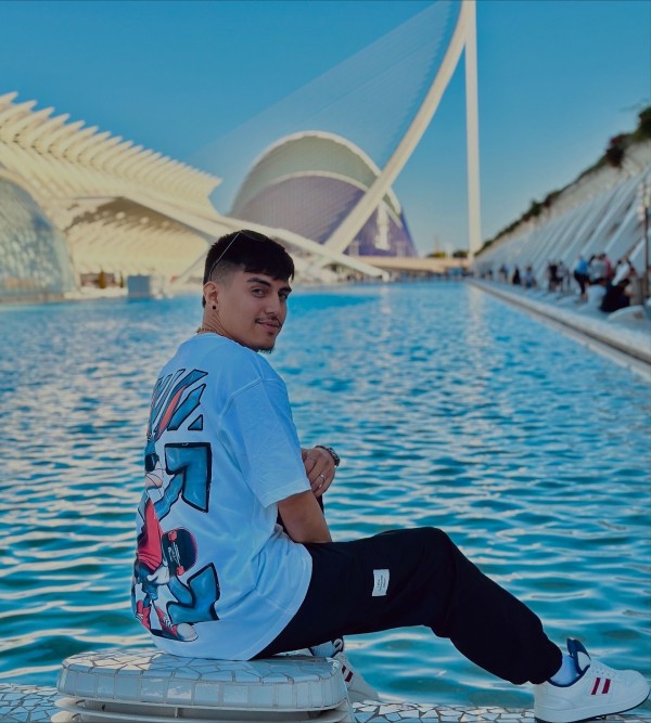 Novedad sin engaños chico latino dotado fiesteo