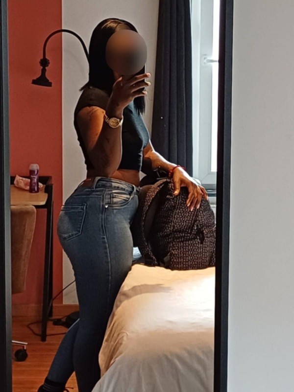 Pamela 27 años, SUMÉRGETE EN UN PLACER SIN LÍMITE…