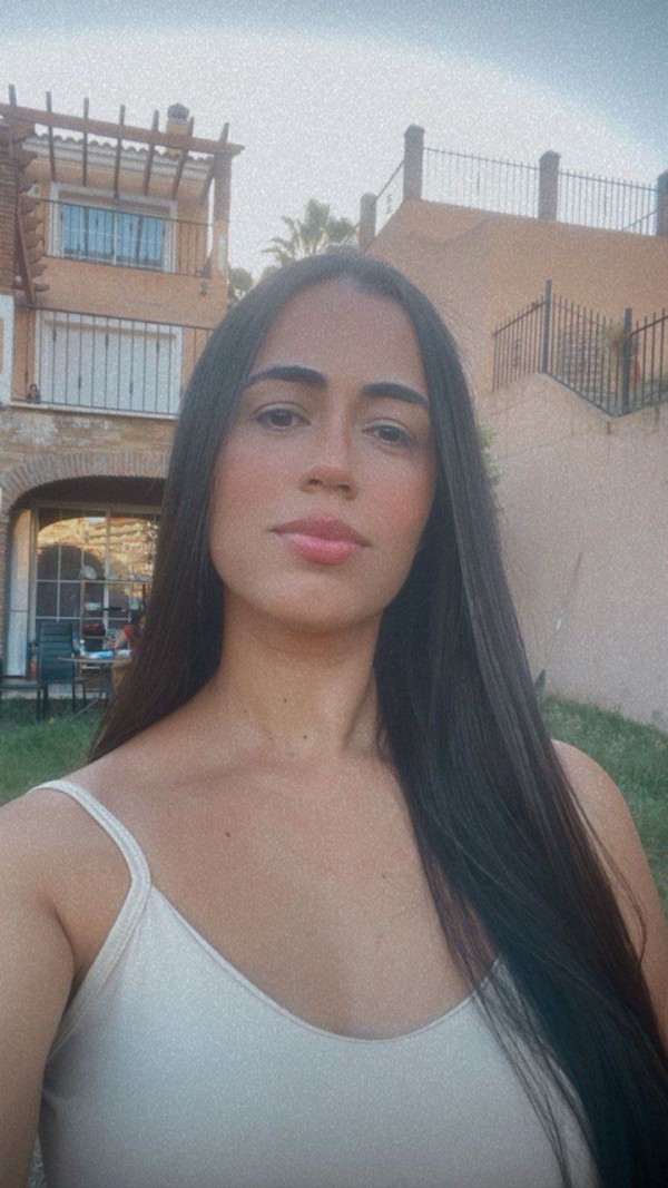 Bruna, sofisticada y sensual chica de compañía