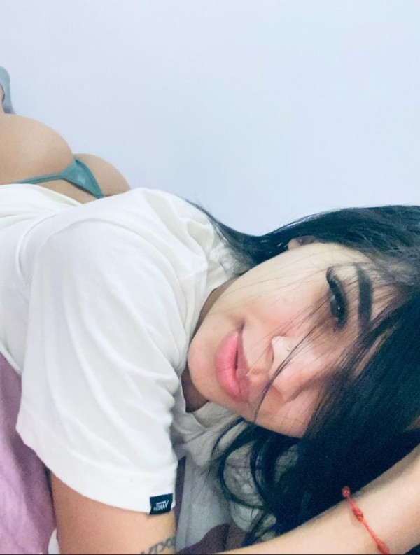 CHARLOTTE latina joven recien llegada