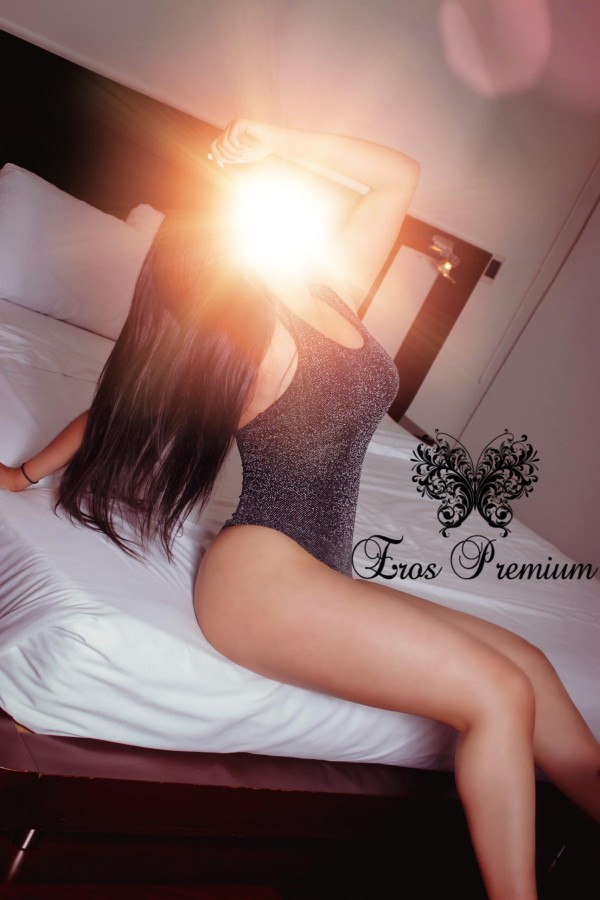 fiestera  trato de novios