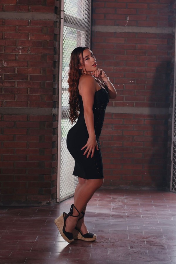 MODELO DE LUJO, CON APETITO DE TI