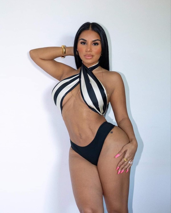 Soy femenina y dominante mujer tras femenina