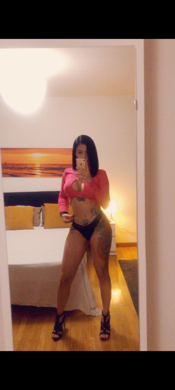 Carita de angel , joven tatuada