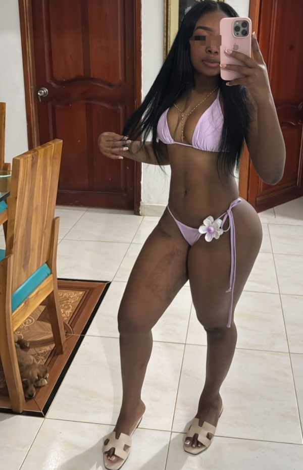 Estrovertida y sensual latina