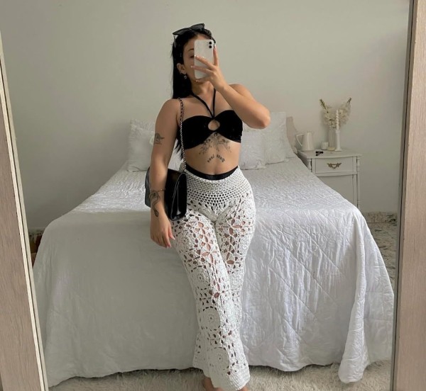 RECIEN LLEGADA CHICA CURVILINIA SIN EXPERIENCIA