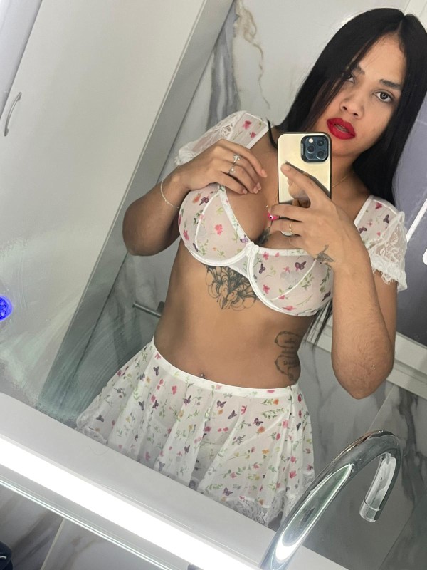 Hola soy Veróicas estoy de paso unos días en tu cuidad Sevilla