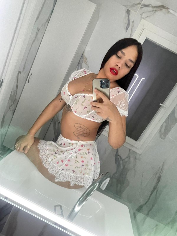 Hola soy Veróicas estoy de paso unos días en tu cuidad Sevilla